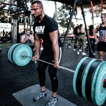 Man perfoming Deadlift